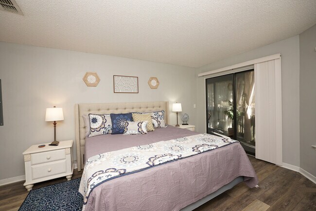 Building Photo - 55 Bay Dr