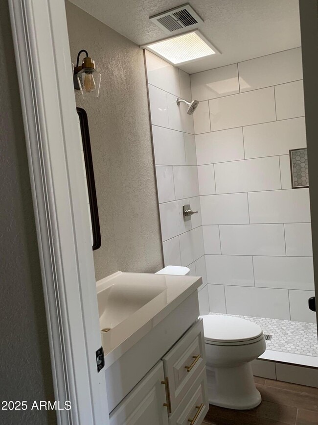 Building Photo - 6943 E Loma Land Dr