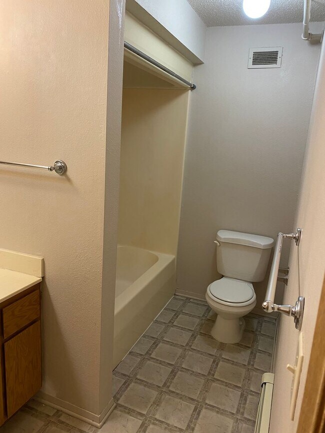 Building Photo - One Bedroom