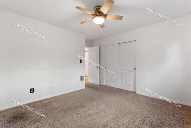 Building Photo - Cozy Multnomah Village Condo- Water, Sewer and Garbage included!