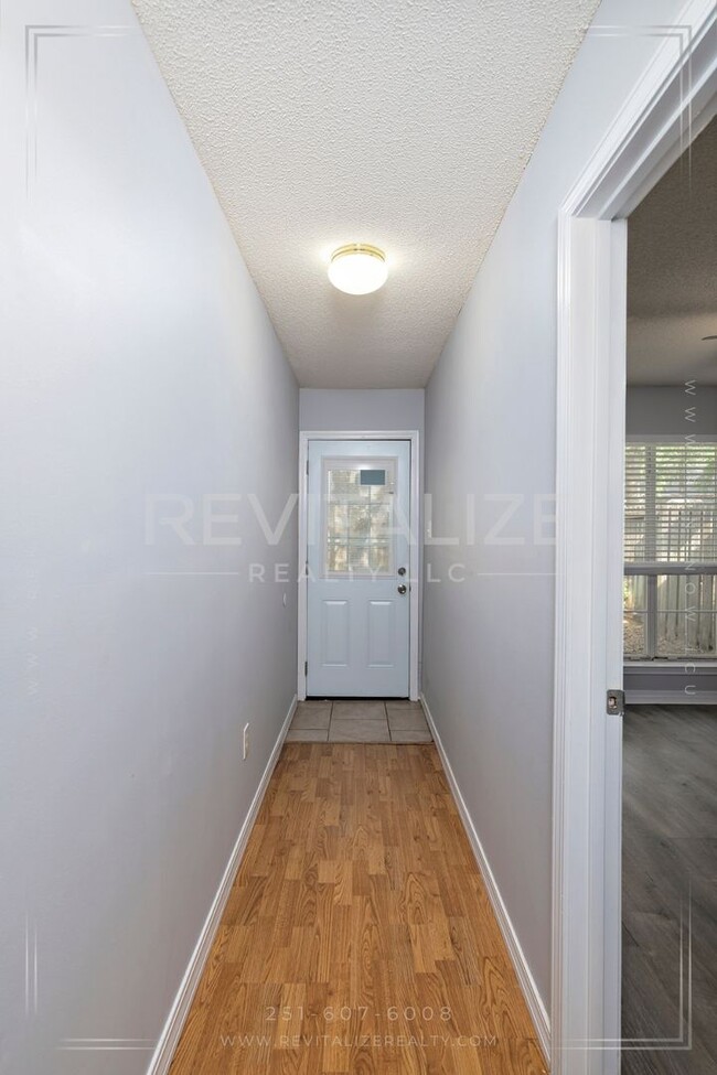 Building Photo - **Application Pending** Beautiful 3 Bed/2 ...