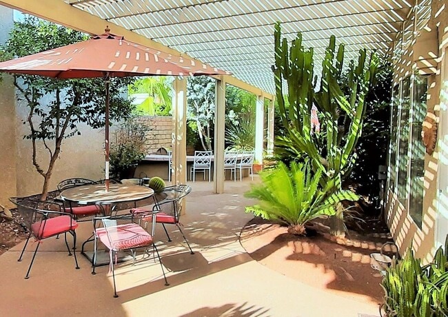 Building Photo - 7 Florentina Dr