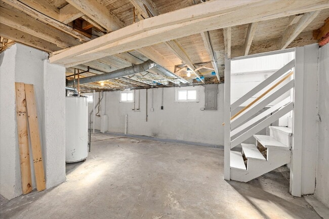 Building Photo - "Charming 3-Bed Haven with Hardwood Floors & 2 Full Baths in St. Louis!"  Hazelwood Schools.  Sec...