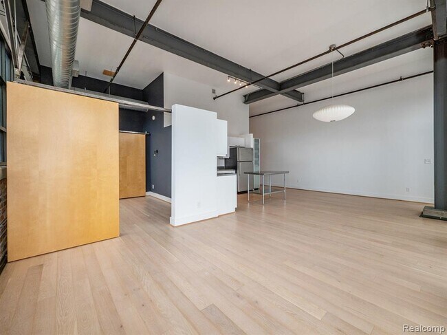 Building Photo - 460 W Canfield St