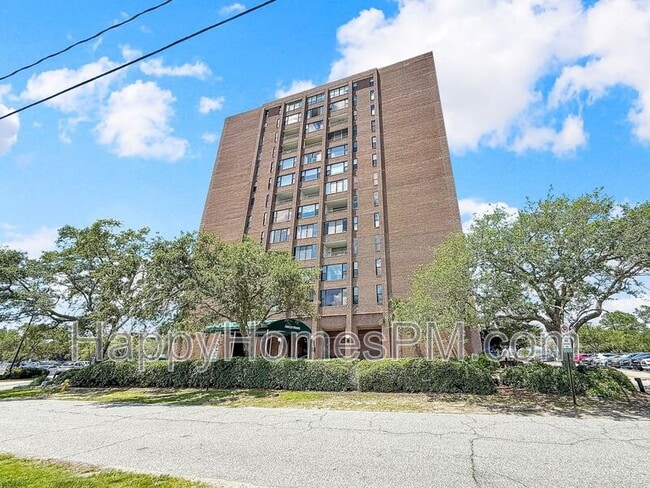 Building Photo - 14 Lockwood Dr