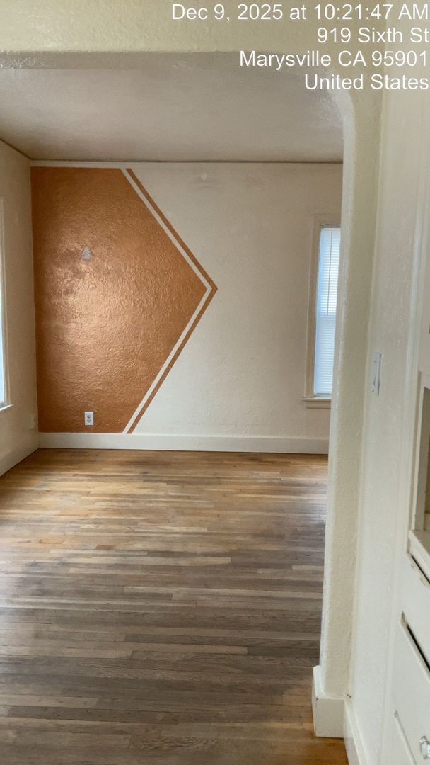 Building Photo - 1032