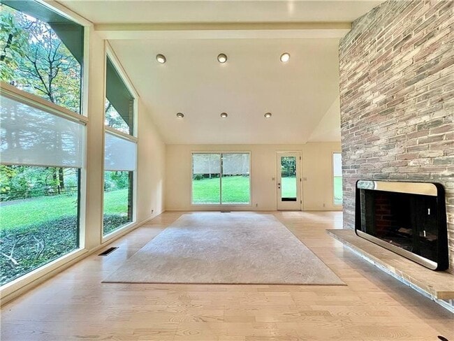 Building Photo - 112 Pheasant Dr