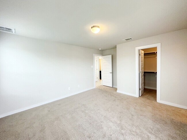 Building Photo - 424 Hortus Dr