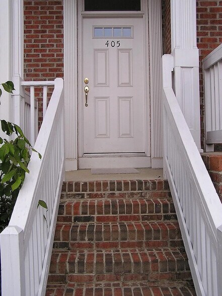 Building Photo - Room in Townhome on Windermere Dr