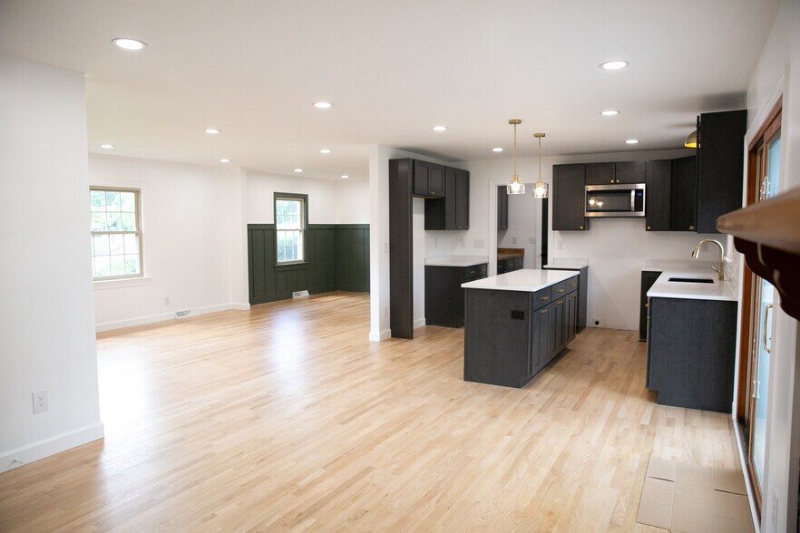 Building Photo - 200 Sewanee Cir