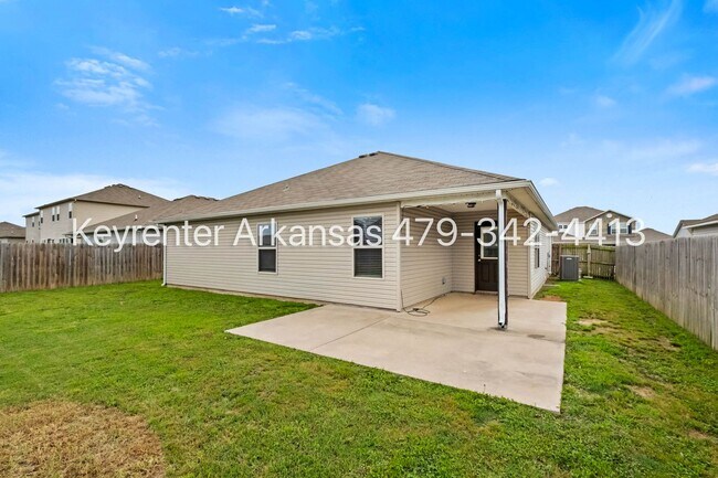 Building Photo - 1600 Edinburgh Dr