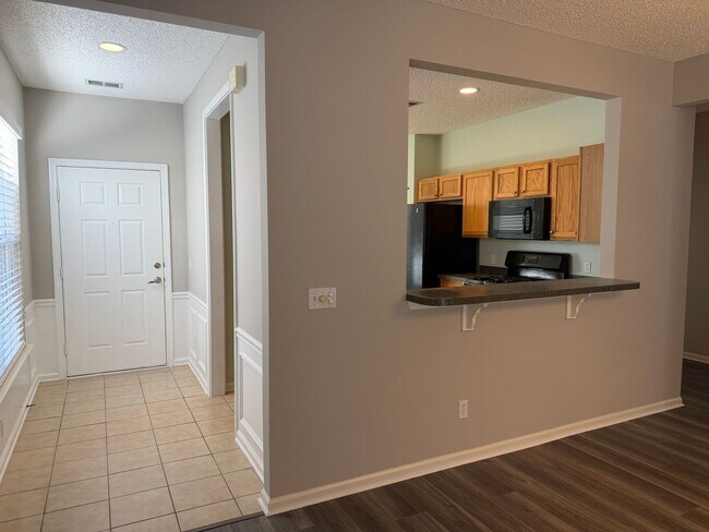 Building Photo - Beautiful Home in Sun City - Freshly Painted, New Flooring!