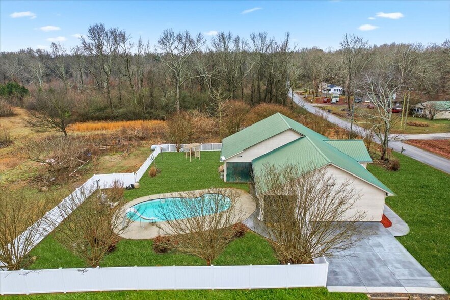 Building Photo - 141 Old Silo Rd