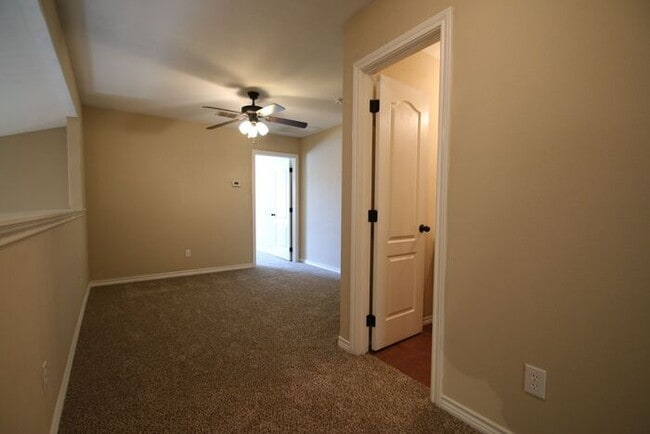 Building Photo - ~INVITING 3/2.5 Townhome Includes Granite in Kitchen & All Kitchen Appliances***Landscaping Inclu...