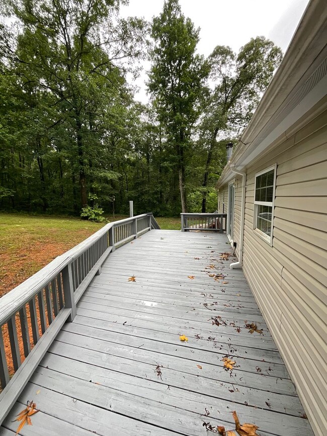 Building Photo - Large Home in the Country
