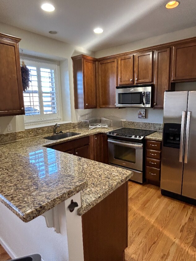 Building Photo - Great Lowry Townhome!