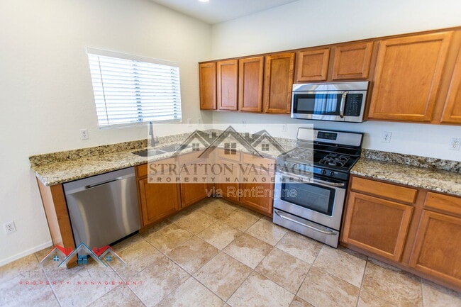 Building Photo - 484 E Cheyenne Rd