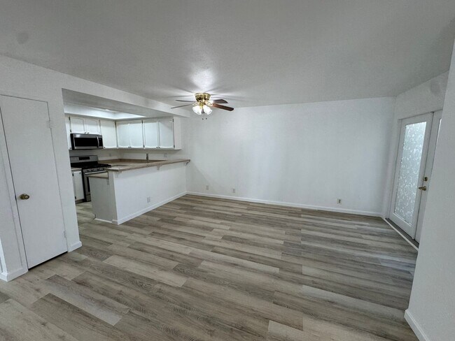 Building Photo - 1523 Woodpine Dr
