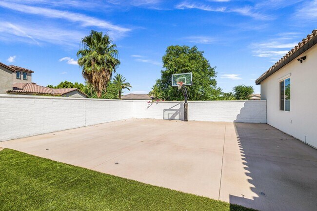 Building Photo - 49636 Constitution Dr