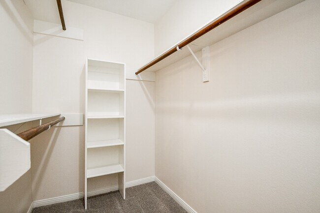 Building Photo - 21 Edgewood Forest Ct
