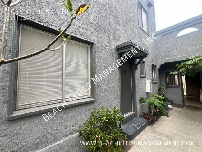 Building Photo - 1066 E 7th St
