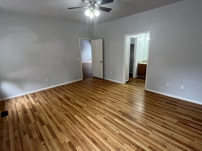 Building Photo - 603 Preston Dr