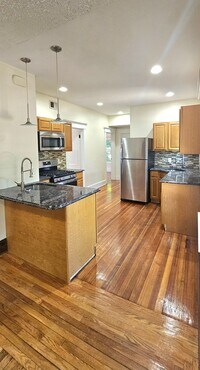 Building Photo - 254 Goffe Terrace