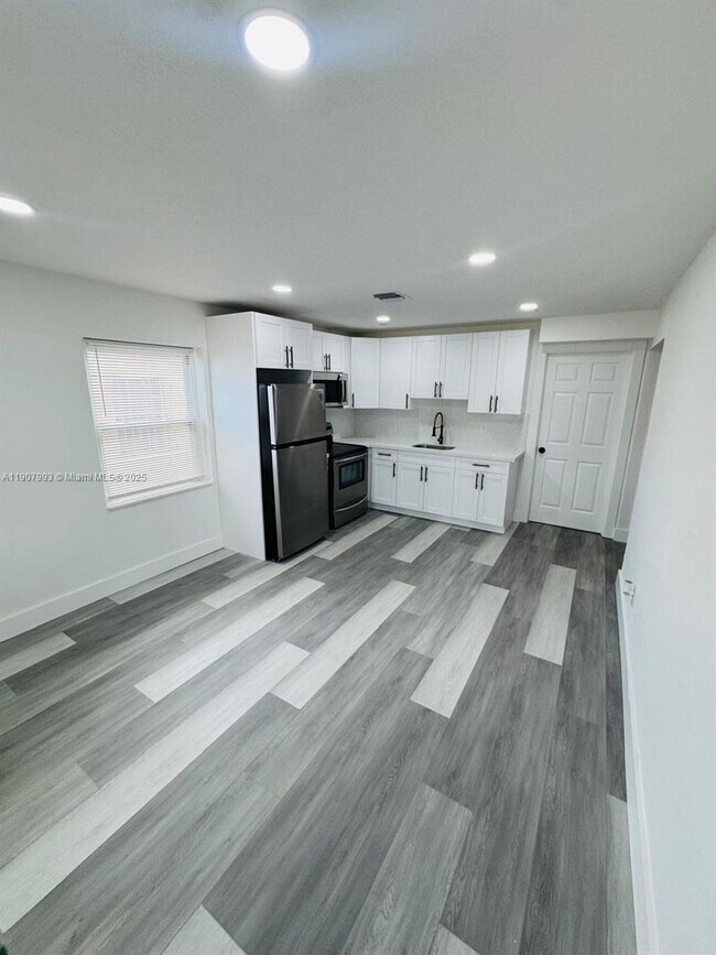 Building Photo - 888 NW 104th St