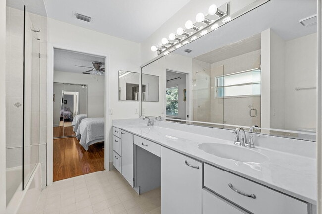 Building Photo - 15495 Rolling Meadows Cir