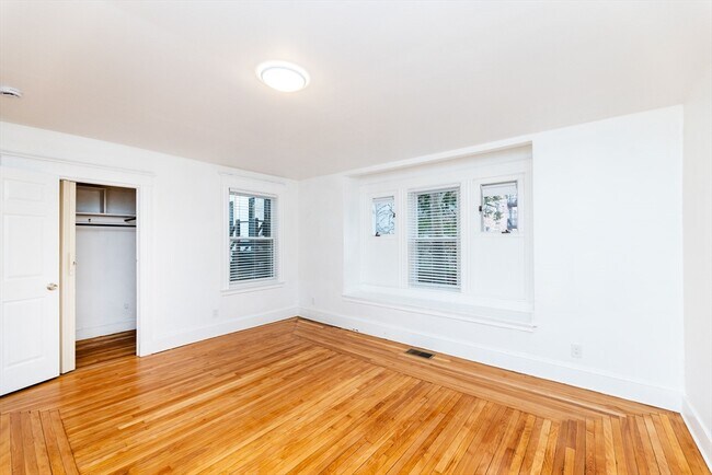 Building Photo - 5 Chauncy St