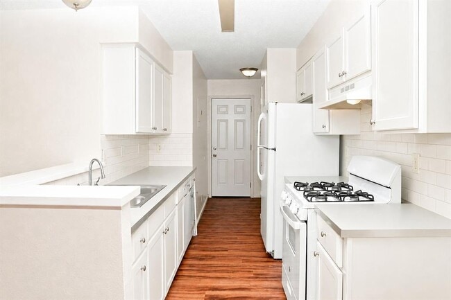 Building Photo - 6906 Deep Cir