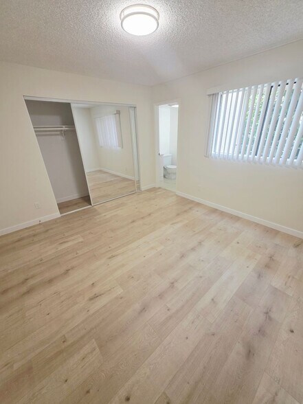 Building Photo - 1105 Melrose Ave