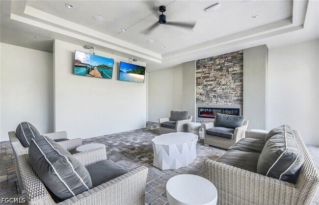 Building Photo - 14255 Pine Lodge Ln