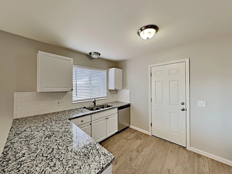 Building Photo - 16534 E Wyoming Dr