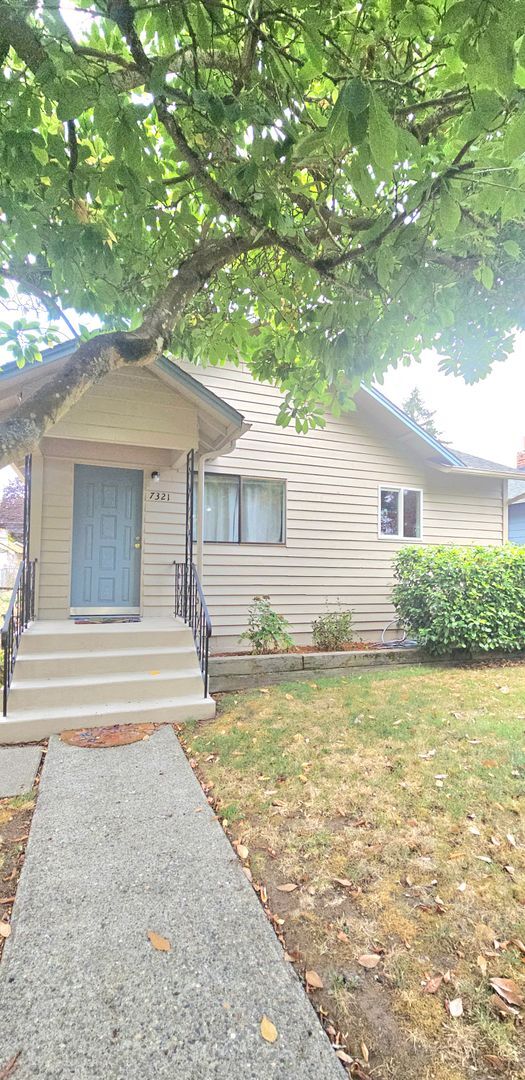 Building Photo - Sweet deal! 3bed/1bath Single Family home in West Seattle