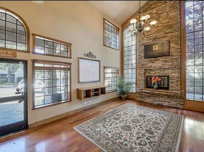 Building Photo - 880 E Fremont Ave