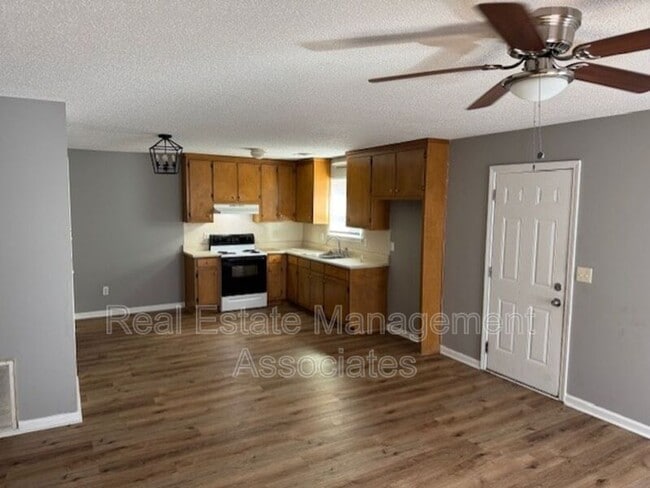 Building Photo - 424 N 8th St