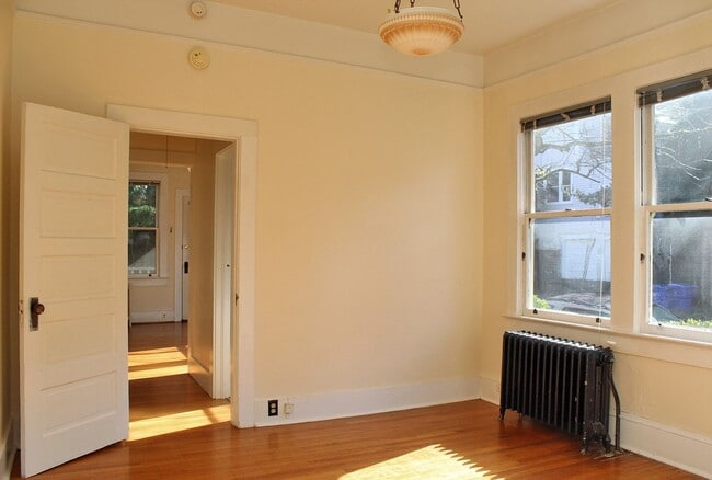 Building Photo - 2234-2238-2238 SW Vista Ave