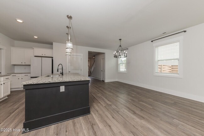 Building Photo - 221 Salt Mdw Ln