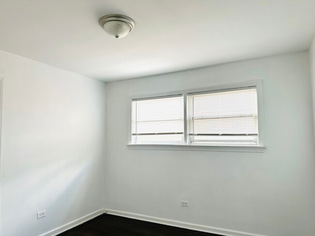 Building Photo - 8638 Trumbull Ave