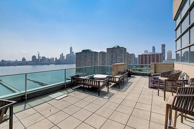 Building Photo - 20 Newport Pkwy