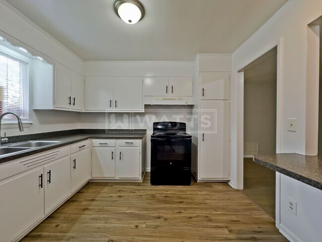 Building Photo - 3-Bedroom Home in Midfield