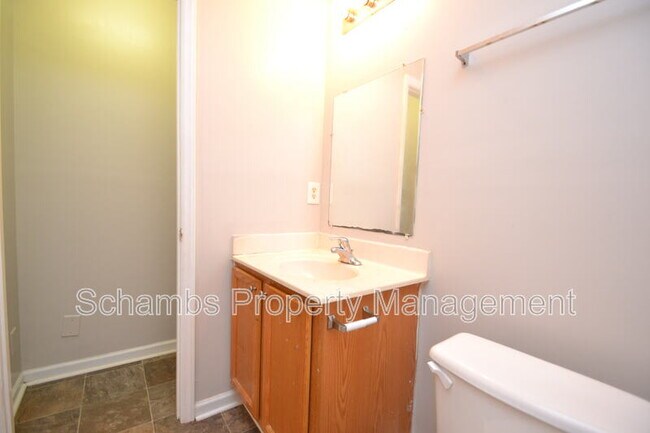 Building Photo - 824 Cumberland St
