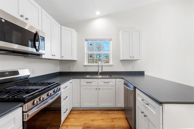 Building Photo - 807 Keasbey St