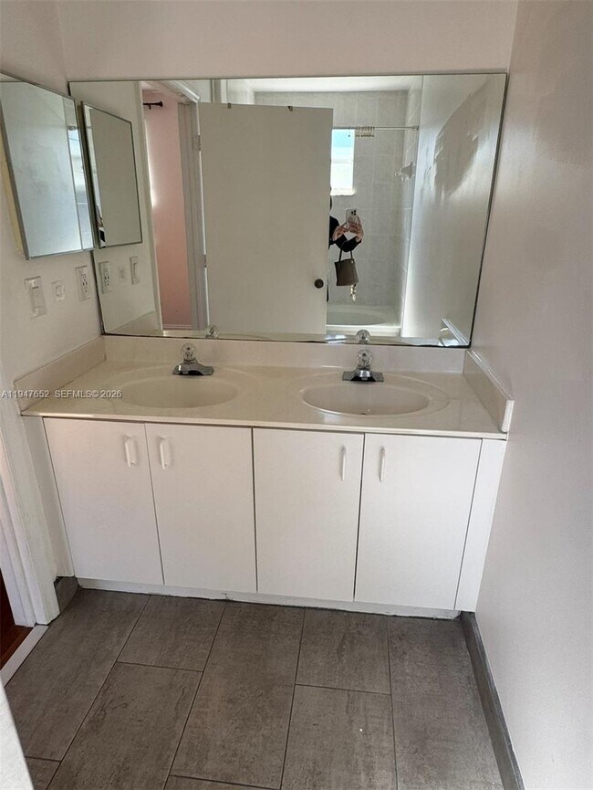 Building Photo - 14311 SW 96th St