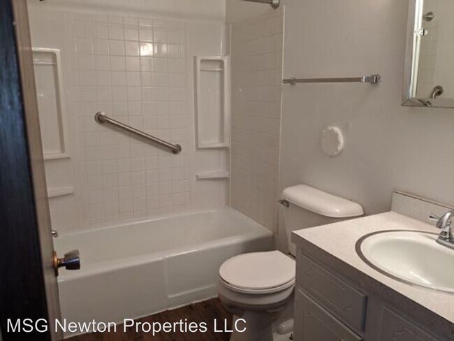 Building Photo - 1111 N 11th Ave E