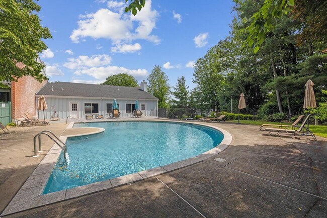 Building Photo - 4 Hills Ln