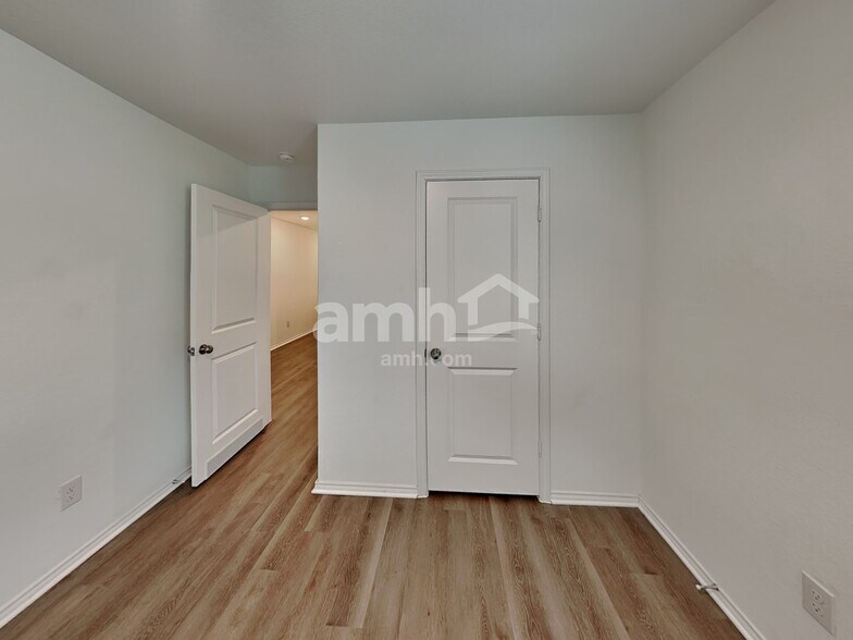 Building Photo - 5439 Elm Valley Dr