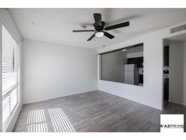 Building Photo - Live in Style With this Updated 2/1 Duplex...