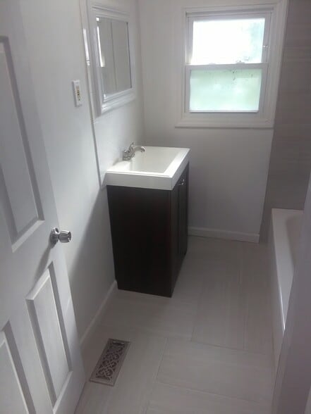 BATHROOM - 324 Fisher Avenue